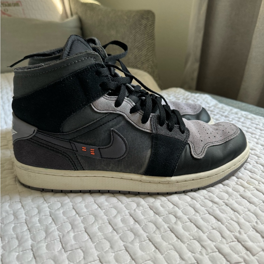 Nike air Jordan 1 mid craft “inside out black”